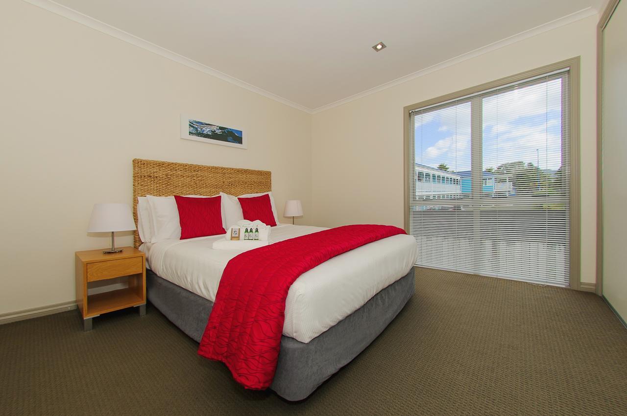 Crow'S Nest Apartments Whitianga Buitenkant foto