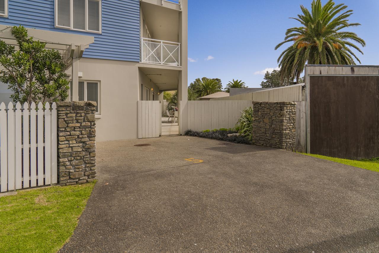 Crow'S Nest Apartments Whitianga Buitenkant foto